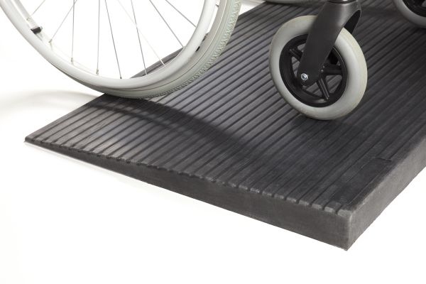 Rampes PMR de seuil en caoutchouc de 74mm à 80mm de hauteur