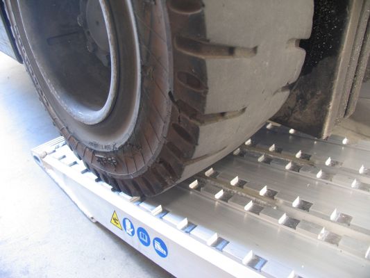 Surface fraisée et rampe aluminium lourde