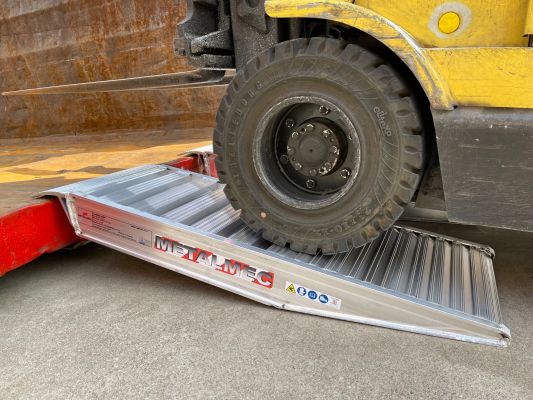 Paire de rampes pour conteneurs en aluminium