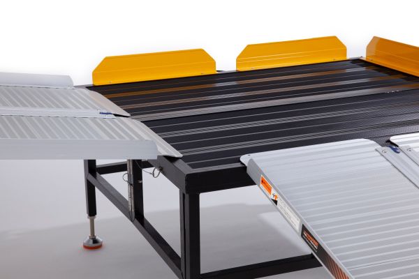 Plate-forme portable avec deux rampes en forme de « L »