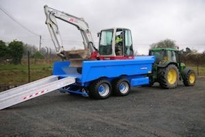 Tracteur et remorque avec rampes